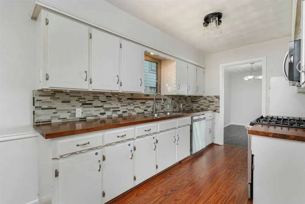 2640 Lakeland Drive Dallas, TX 75228