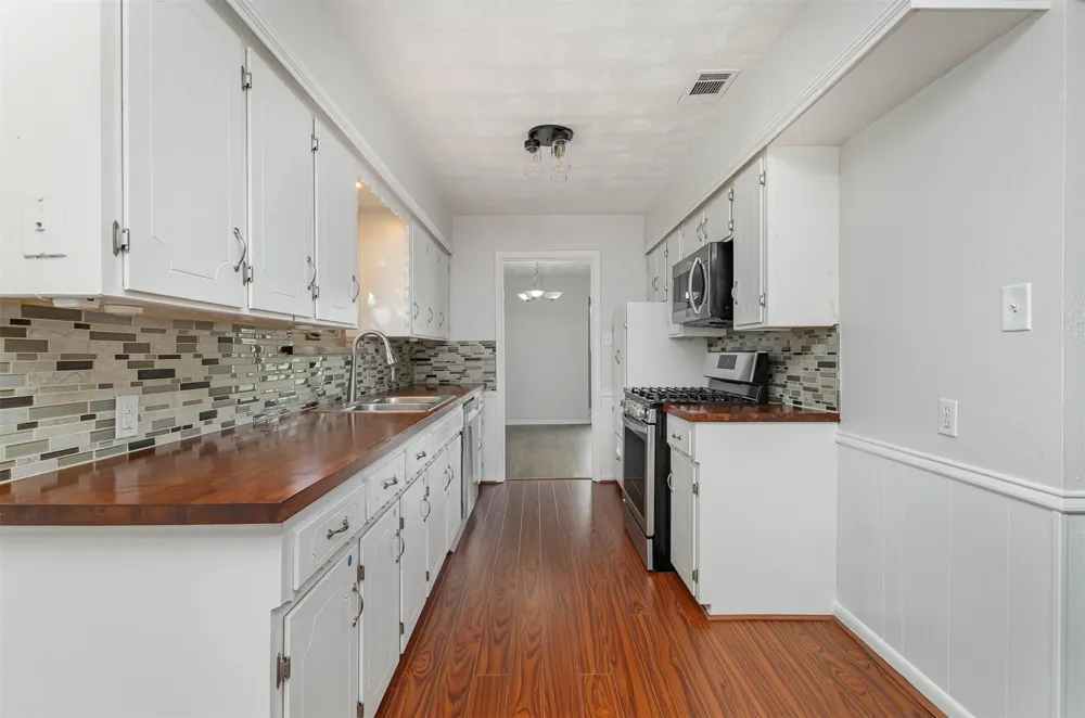 2640 Lakeland Drive Dallas, TX 75228