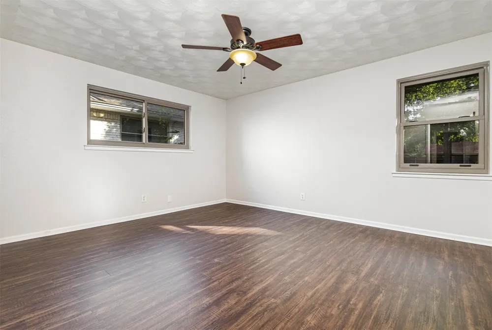 2640 Lakeland Drive Dallas, TX 75228