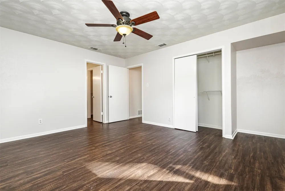 2640 Lakeland Drive Dallas, TX 75228