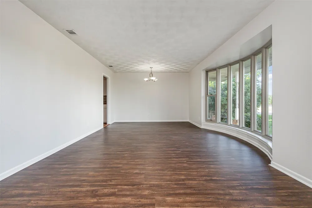2640 Lakeland Drive Dallas, TX 75228
