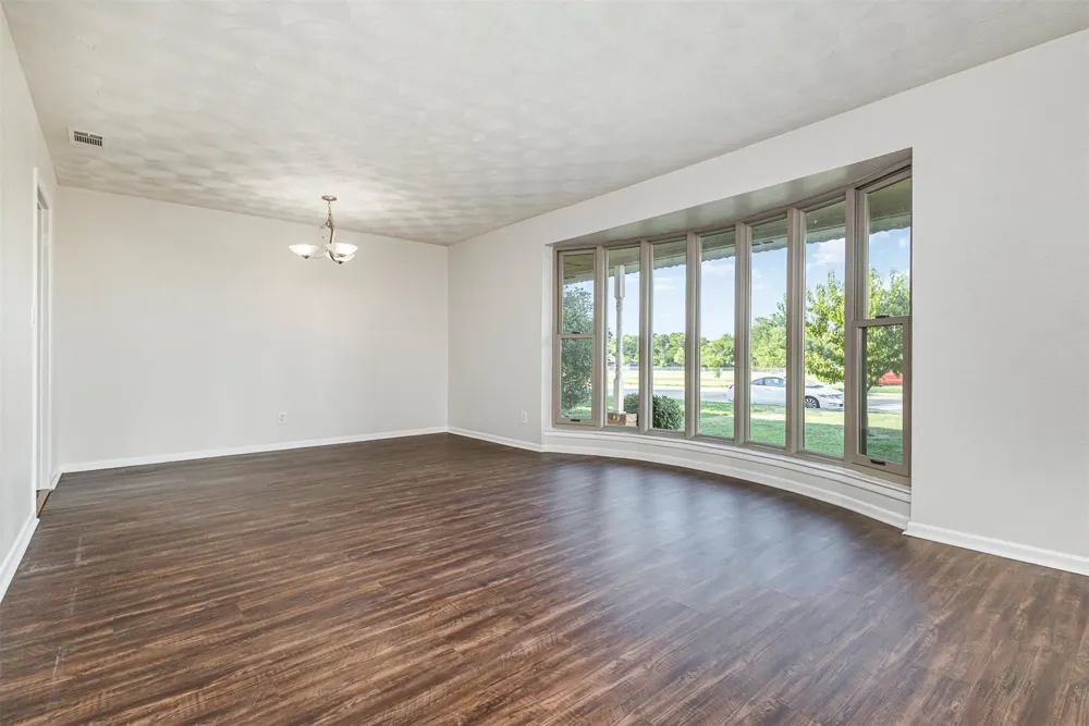 2640 Lakeland Drive Dallas, TX 75228