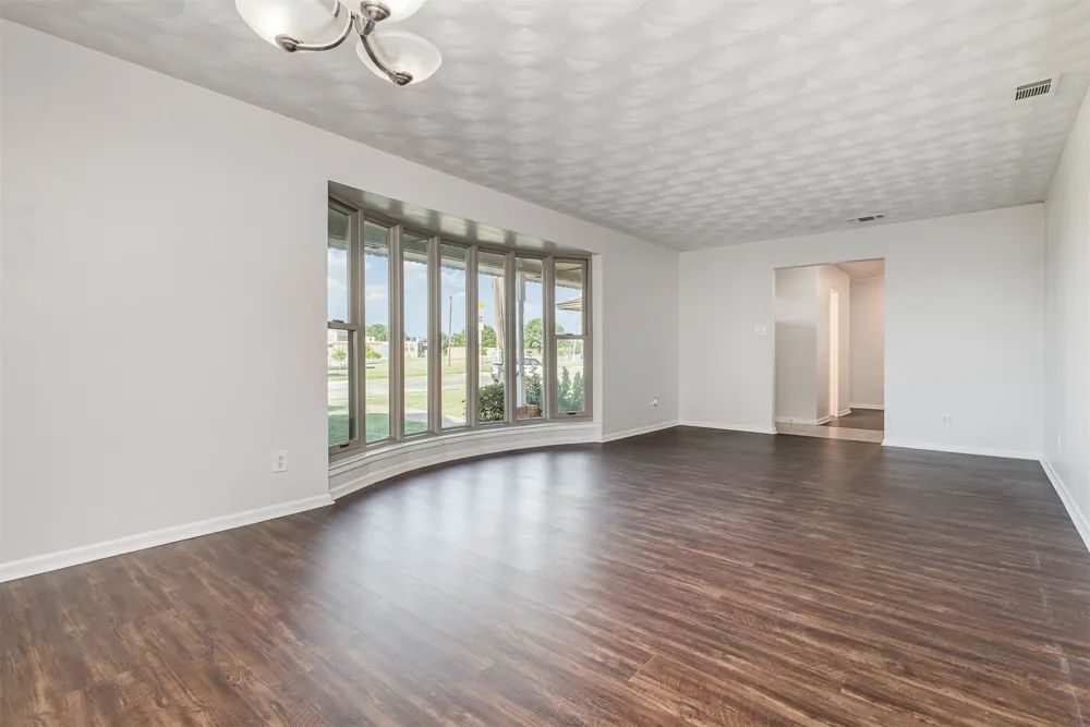 2640 Lakeland Drive Dallas, TX 75228