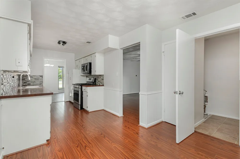 2640 Lakeland Drive Dallas, TX 75228