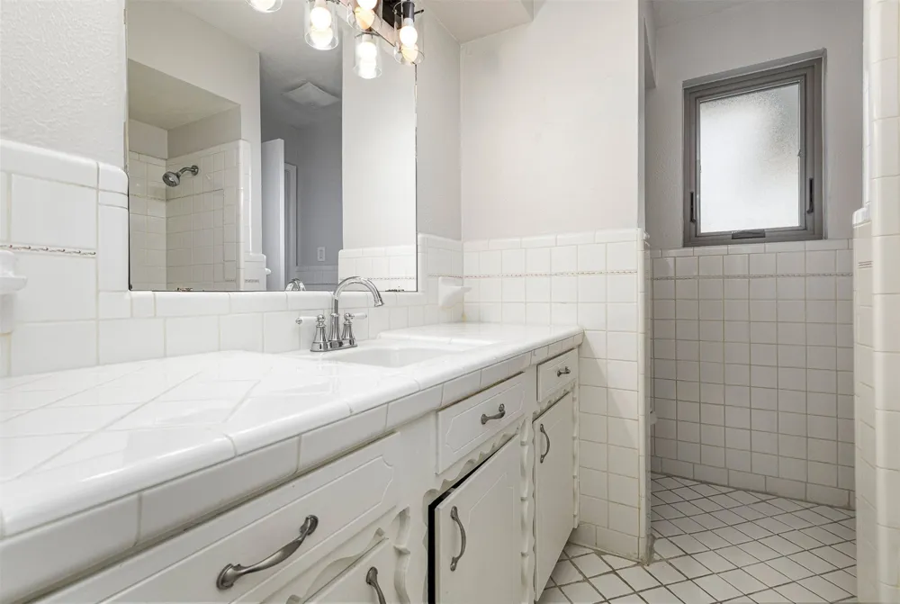 2640 Lakeland Drive Dallas, TX 75228