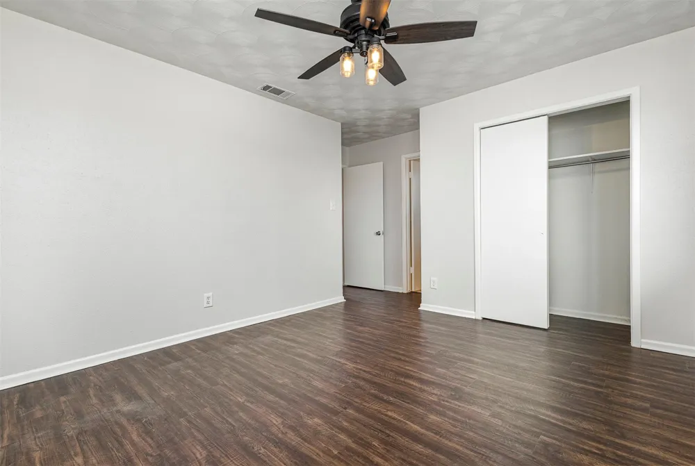 2640 Lakeland Drive Dallas, TX 75228