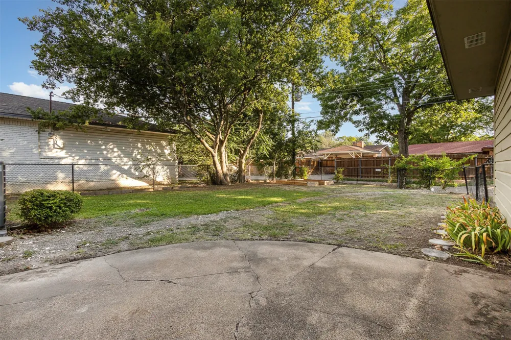 2640 Lakeland Drive Dallas, TX 75228