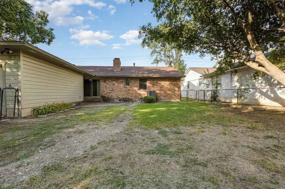 2640 Lakeland Drive Dallas, TX 75228