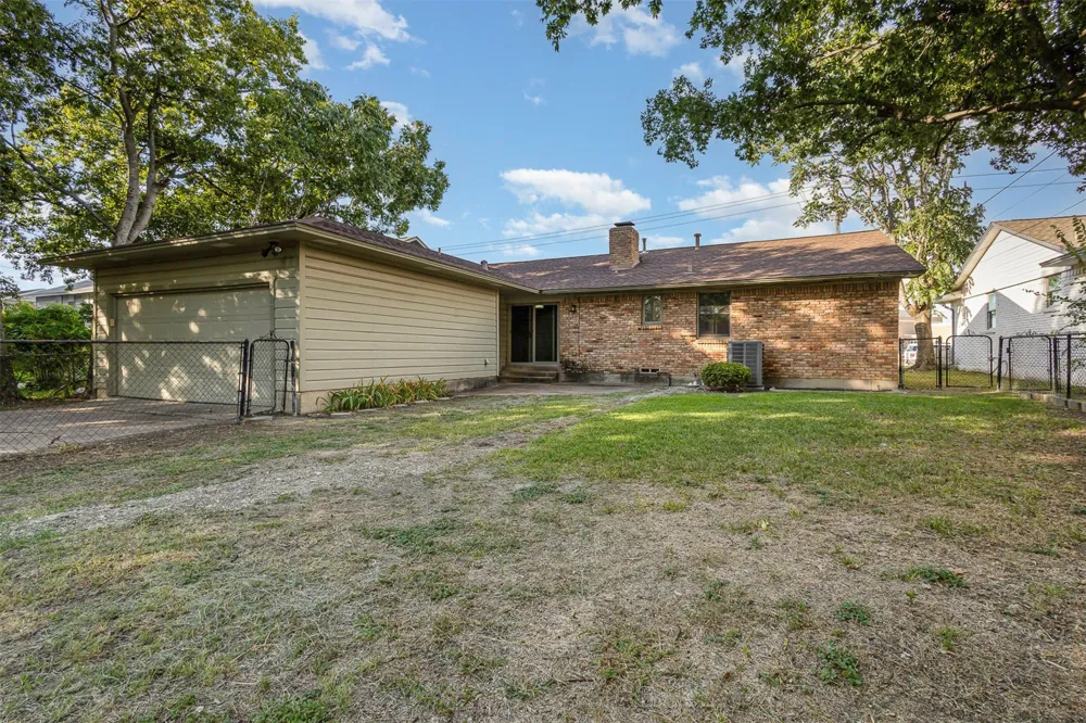 2640 Lakeland Drive Dallas, TX 75228