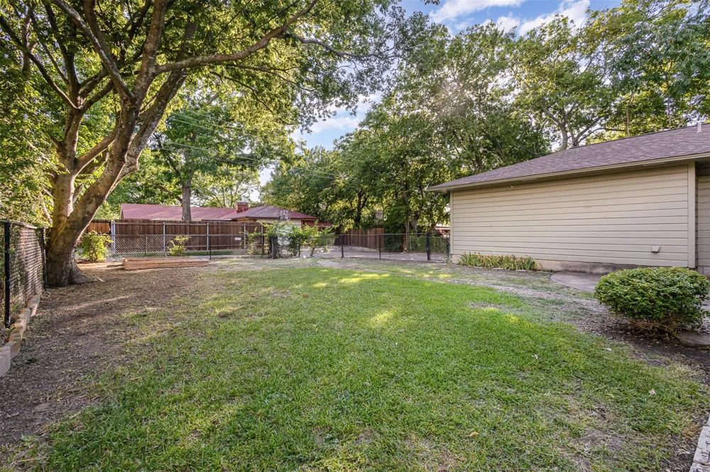 2640 Lakeland Drive Dallas, TX 75228