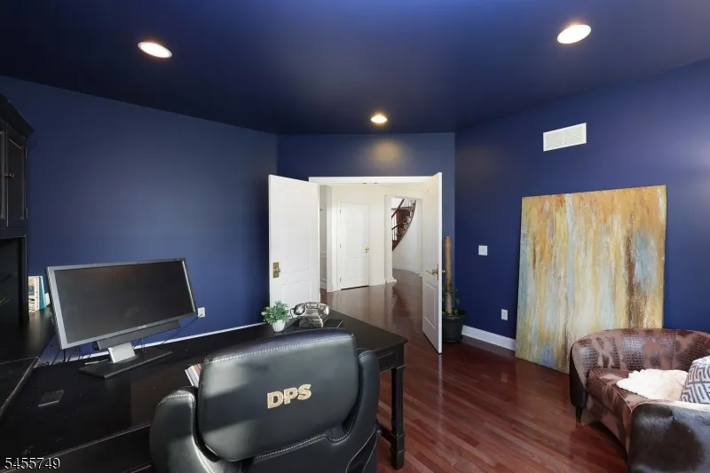 26 Drost Ln Hillsborough, NJ 08844