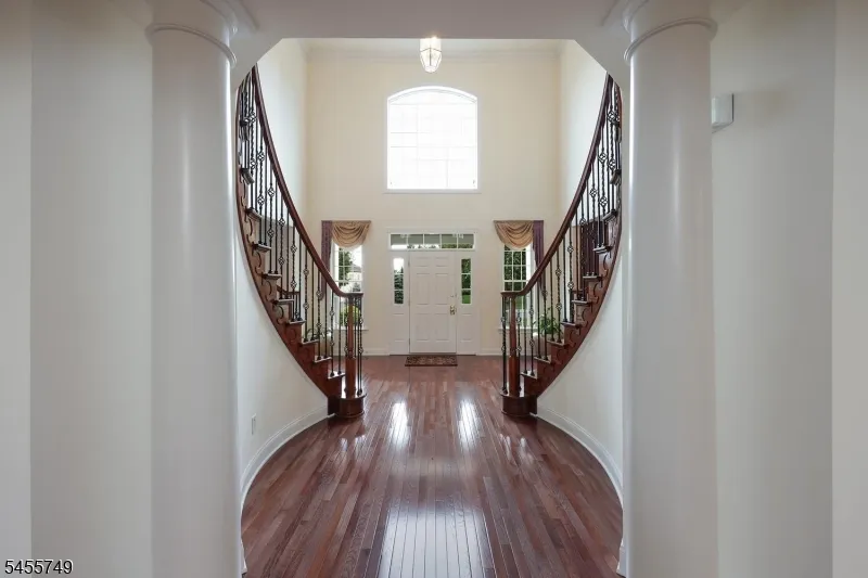 26 Drost Ln Hillsborough, NJ 08844