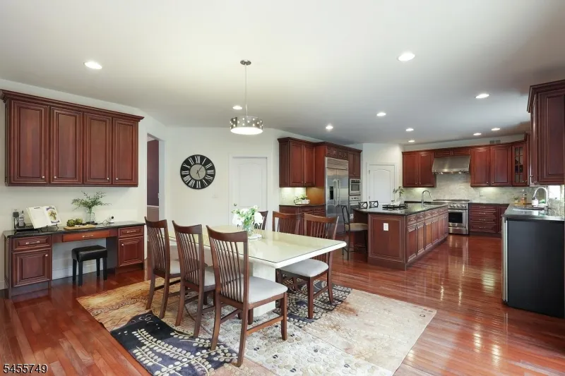 26 Drost Ln Hillsborough, NJ 08844