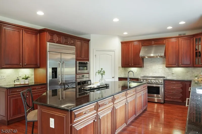 26 Drost Ln Hillsborough, NJ 08844