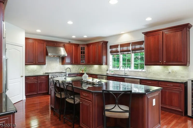 26 Drost Ln Hillsborough, NJ 08844