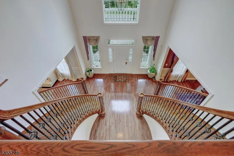 26 Drost Ln Hillsborough, NJ 08844
