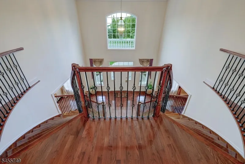 26 Drost Ln Hillsborough, NJ 08844