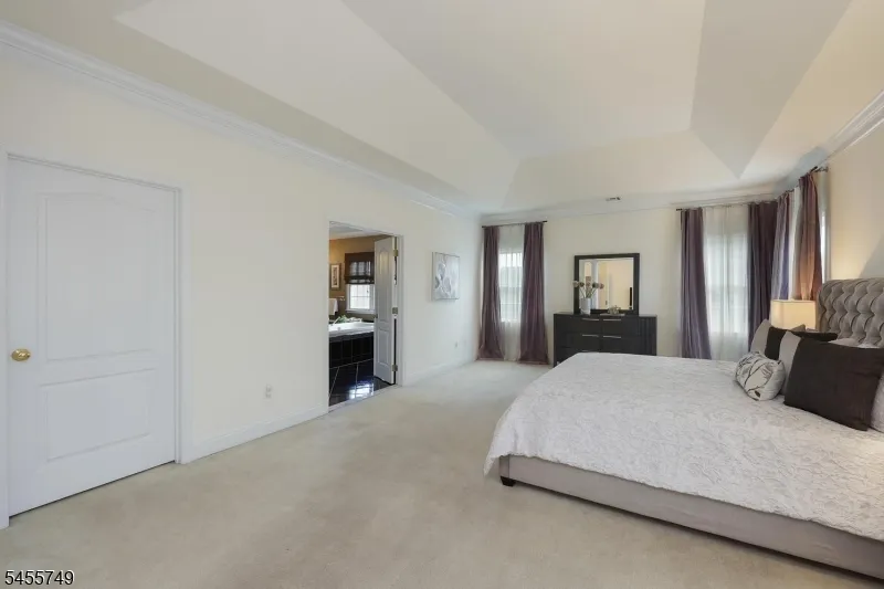 26 Drost Ln Hillsborough, NJ 08844