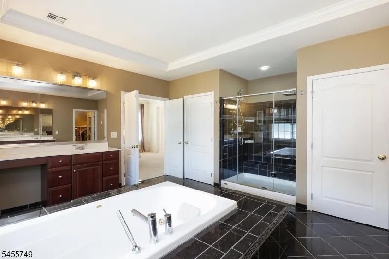26 Drost Ln Hillsborough, NJ 08844