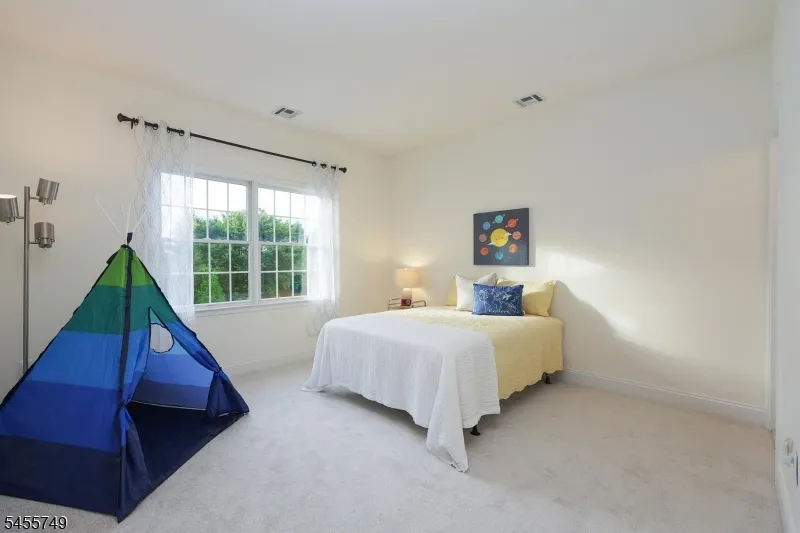 26 Drost Ln Hillsborough, NJ 08844
