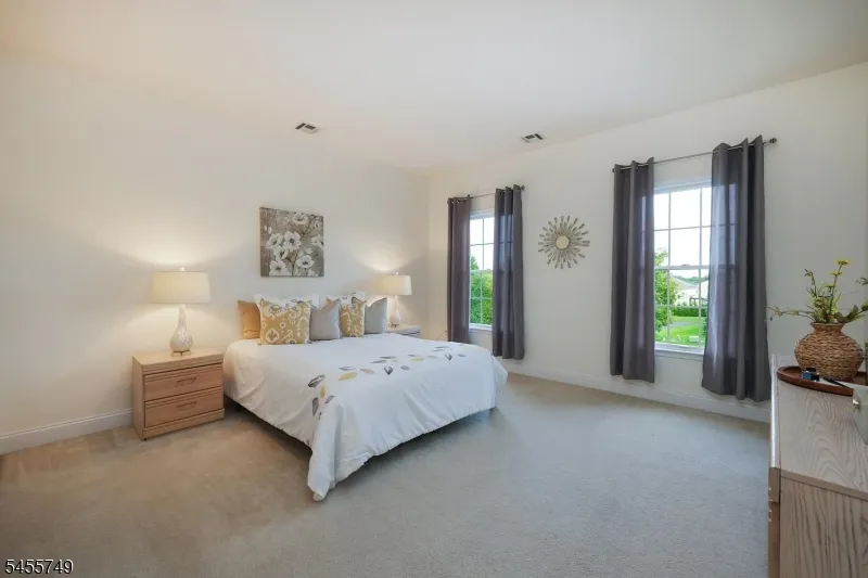 26 Drost Ln Hillsborough, NJ 08844