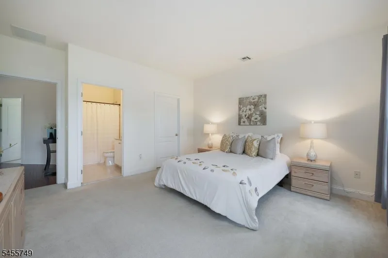 26 Drost Ln Hillsborough, NJ 08844