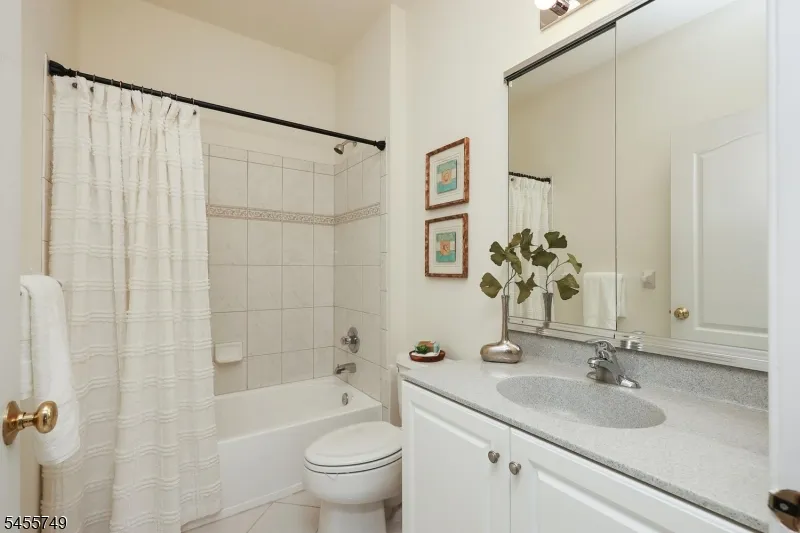 26 Drost Ln Hillsborough, NJ 08844