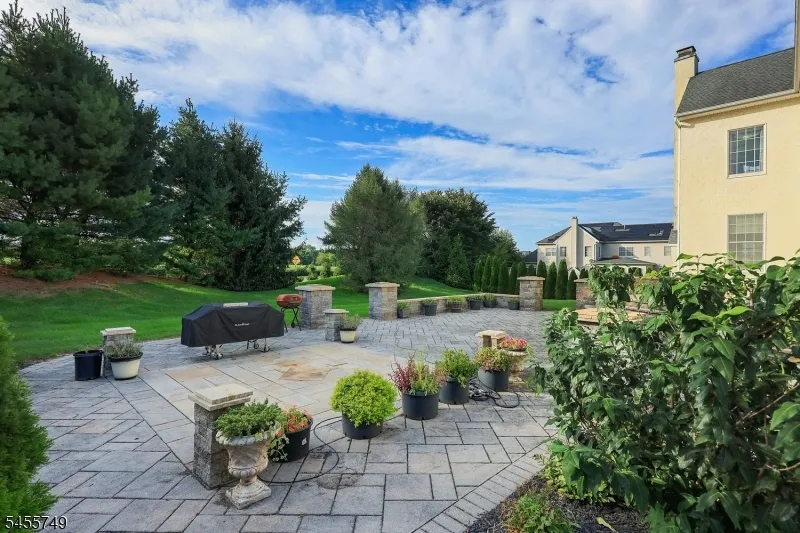 26 Drost Ln Hillsborough, NJ 08844