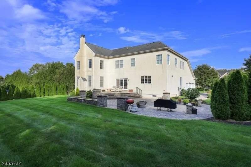 26 Drost Ln Hillsborough, NJ 08844
