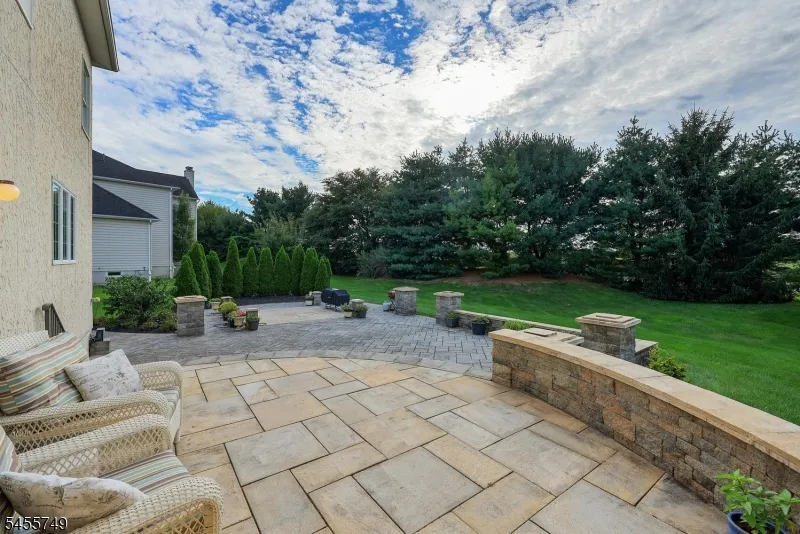 26 Drost Ln Hillsborough, NJ 08844
