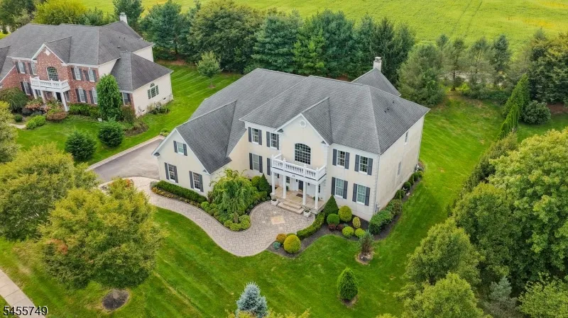 26 Drost Ln Hillsborough, NJ 08844