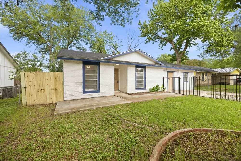 4502 Turnstone Drive Austin, TX 78744