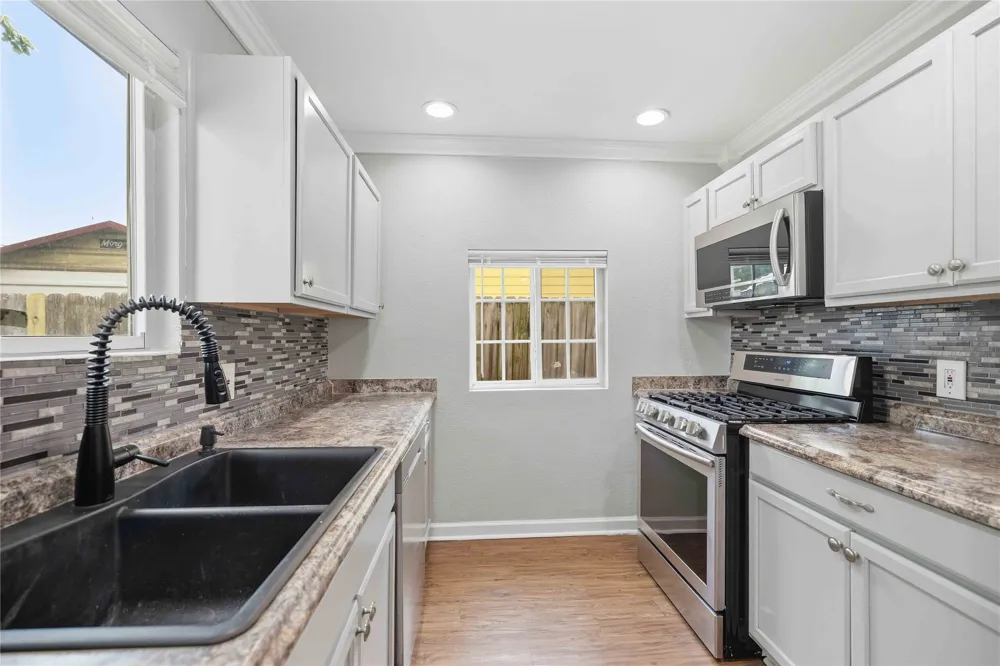 4502 Turnstone Drive Austin, TX 78744
