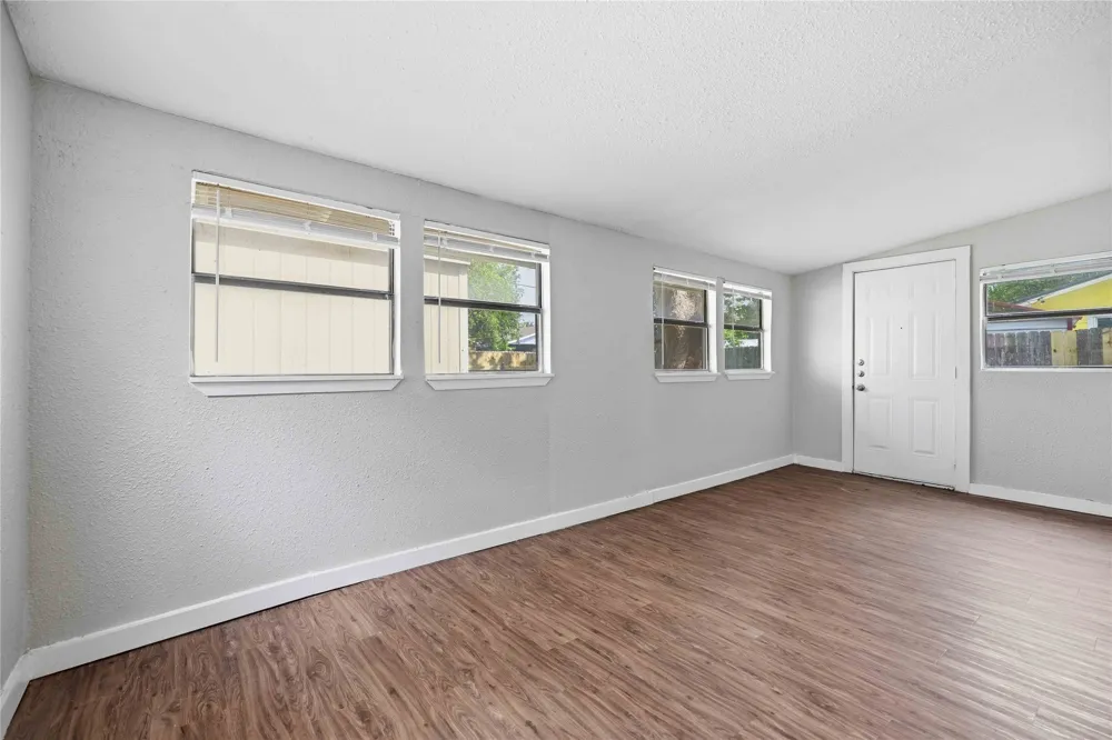 4502 Turnstone Drive Austin, TX 78744