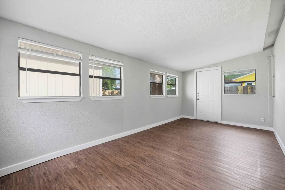 4502 Turnstone Drive Austin, TX 78744