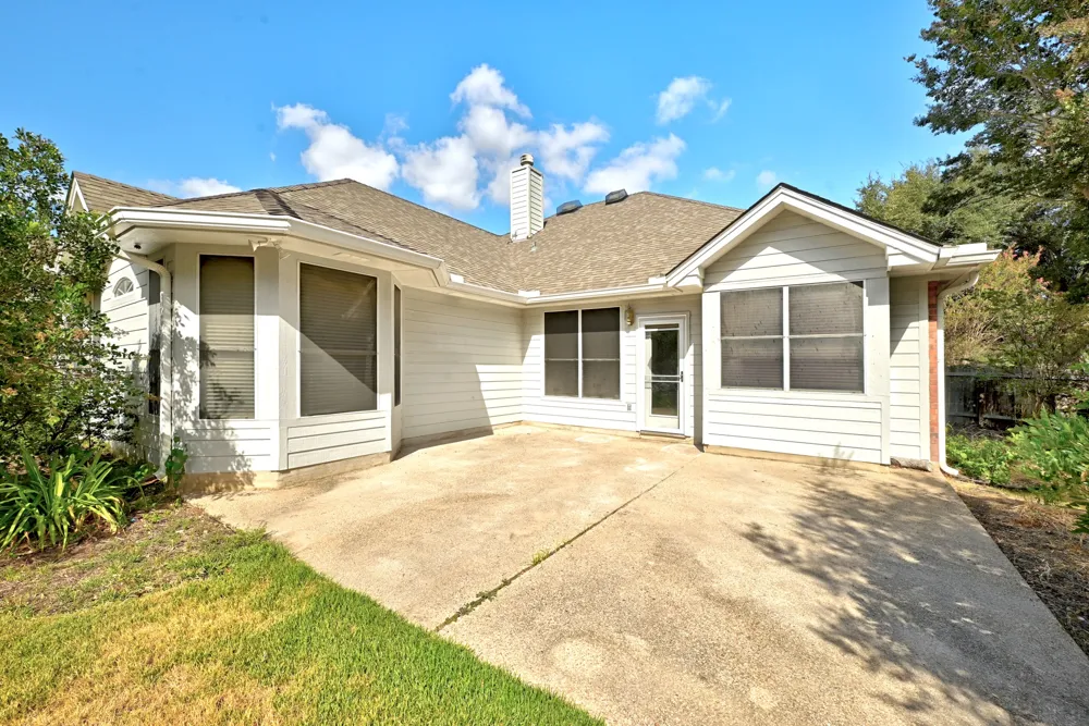 124 Stonehedge Boulevard Georgetown, TX 78626