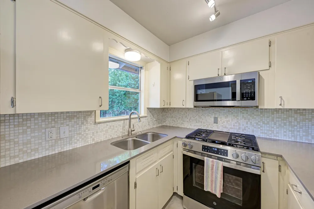 2508 East Side Drive Austin, TX 78704