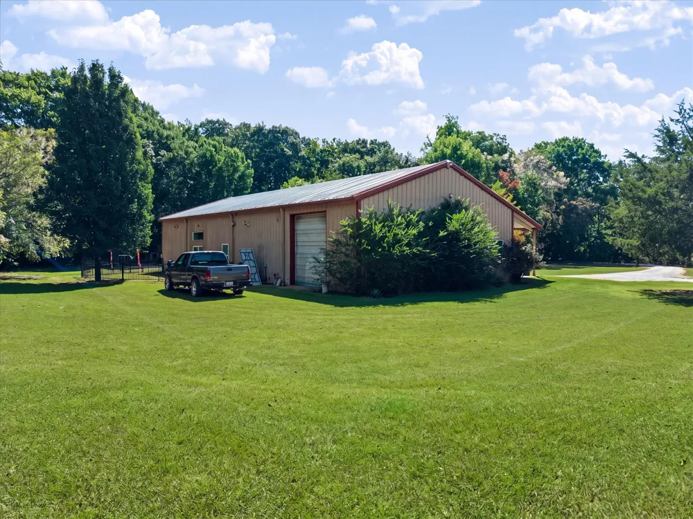 6747 County Road 424 Anna, TX 75409