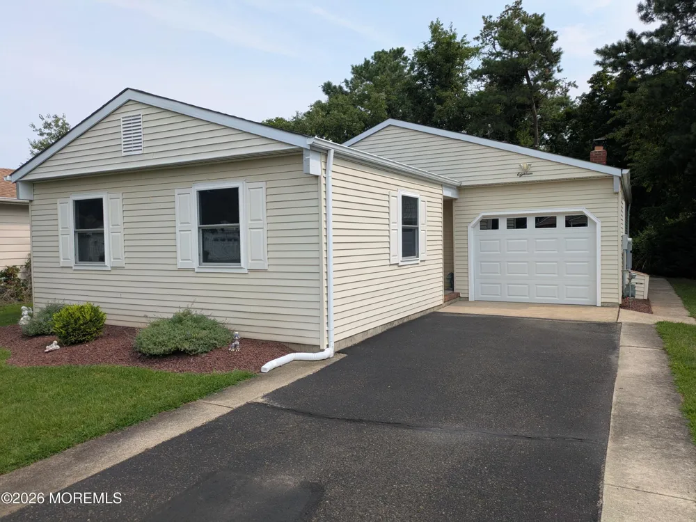 18 Maison Way Toms River, NJ 08757