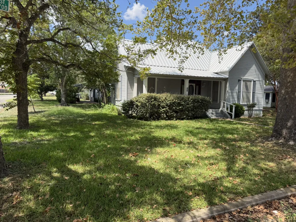 701 Garwood Street Smithville, TX 78957