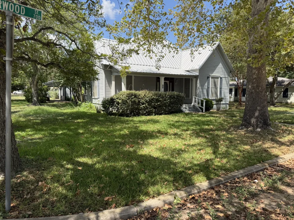 701 Garwood Street Smithville, TX 78957