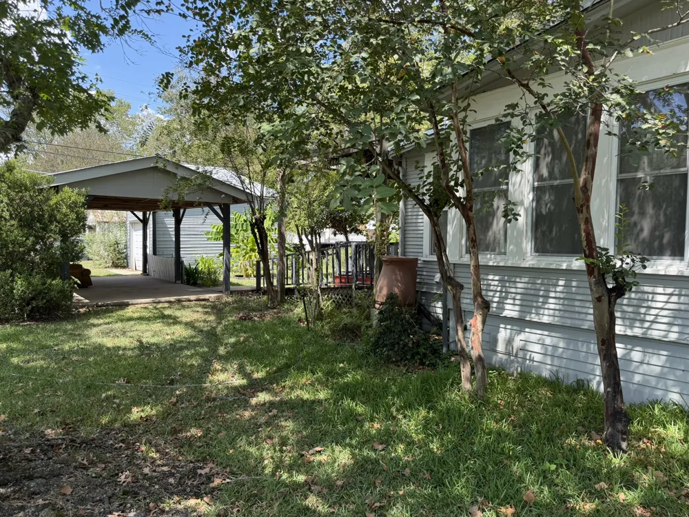 701 Garwood Street Smithville, TX 78957