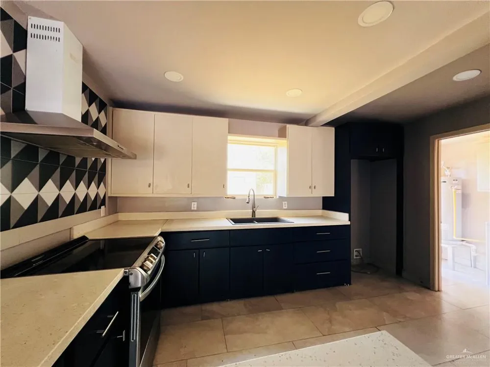 607 Padre Avenue Weslaco, TX 78596