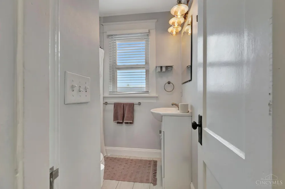 2527 Ridgeland Place Cincinnati, OH 45212