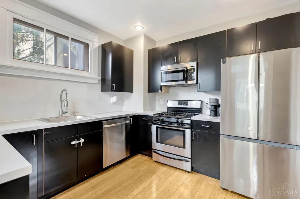 2527 Ridgeland Place Cincinnati, OH 45212