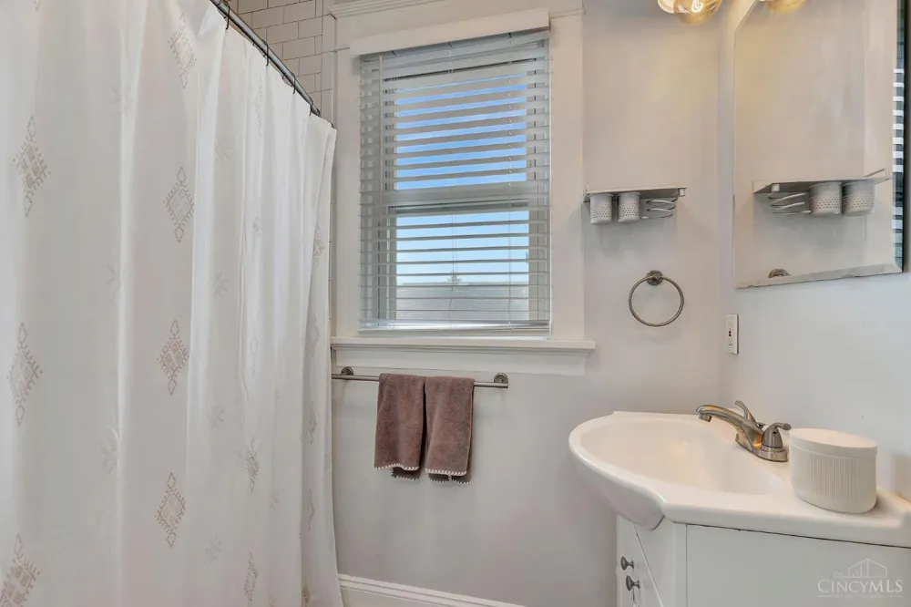 2527 Ridgeland Place Cincinnati, OH 45212