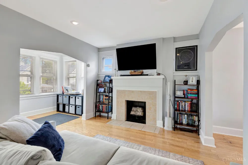 2527 Ridgeland Place Cincinnati, OH 45212