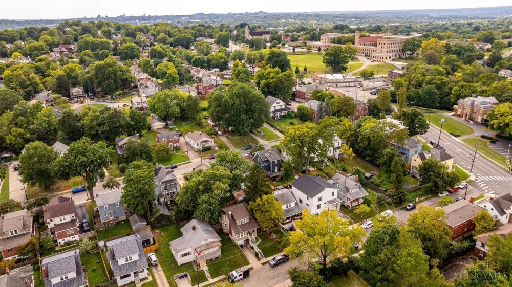 2527 Ridgeland Place Cincinnati, OH 45212