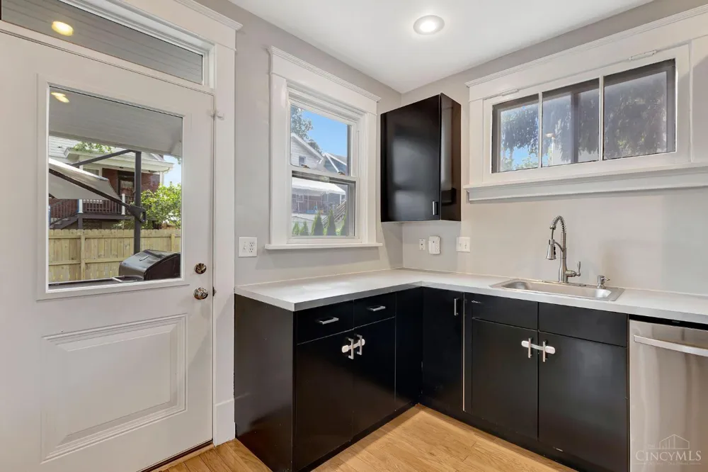 2527 Ridgeland Place Cincinnati, OH 45212