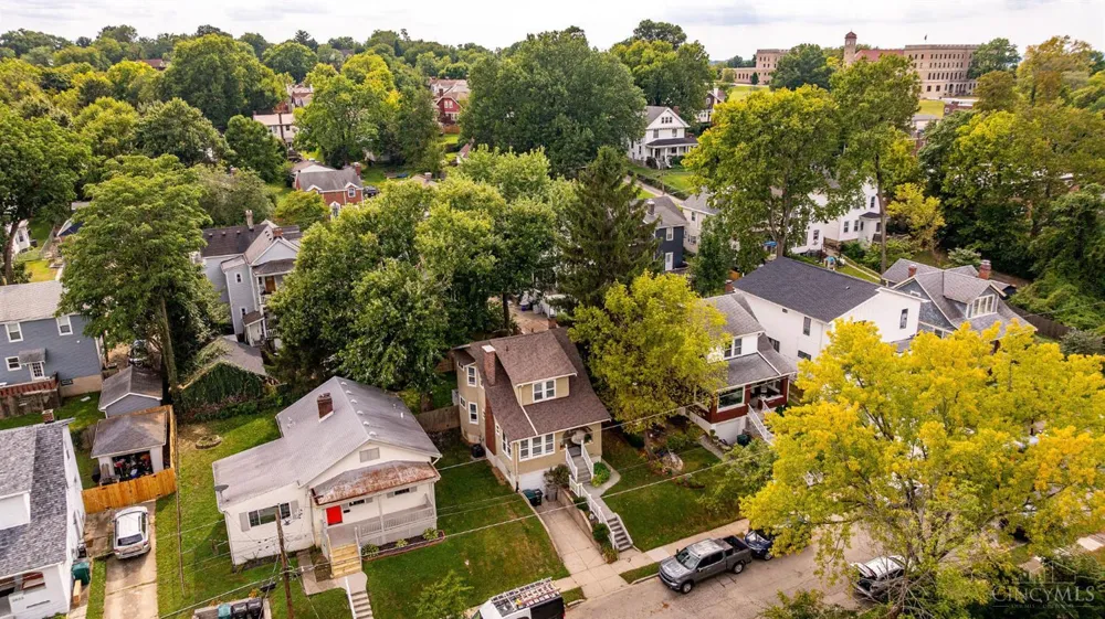 2527 Ridgeland Place Cincinnati, OH 45212